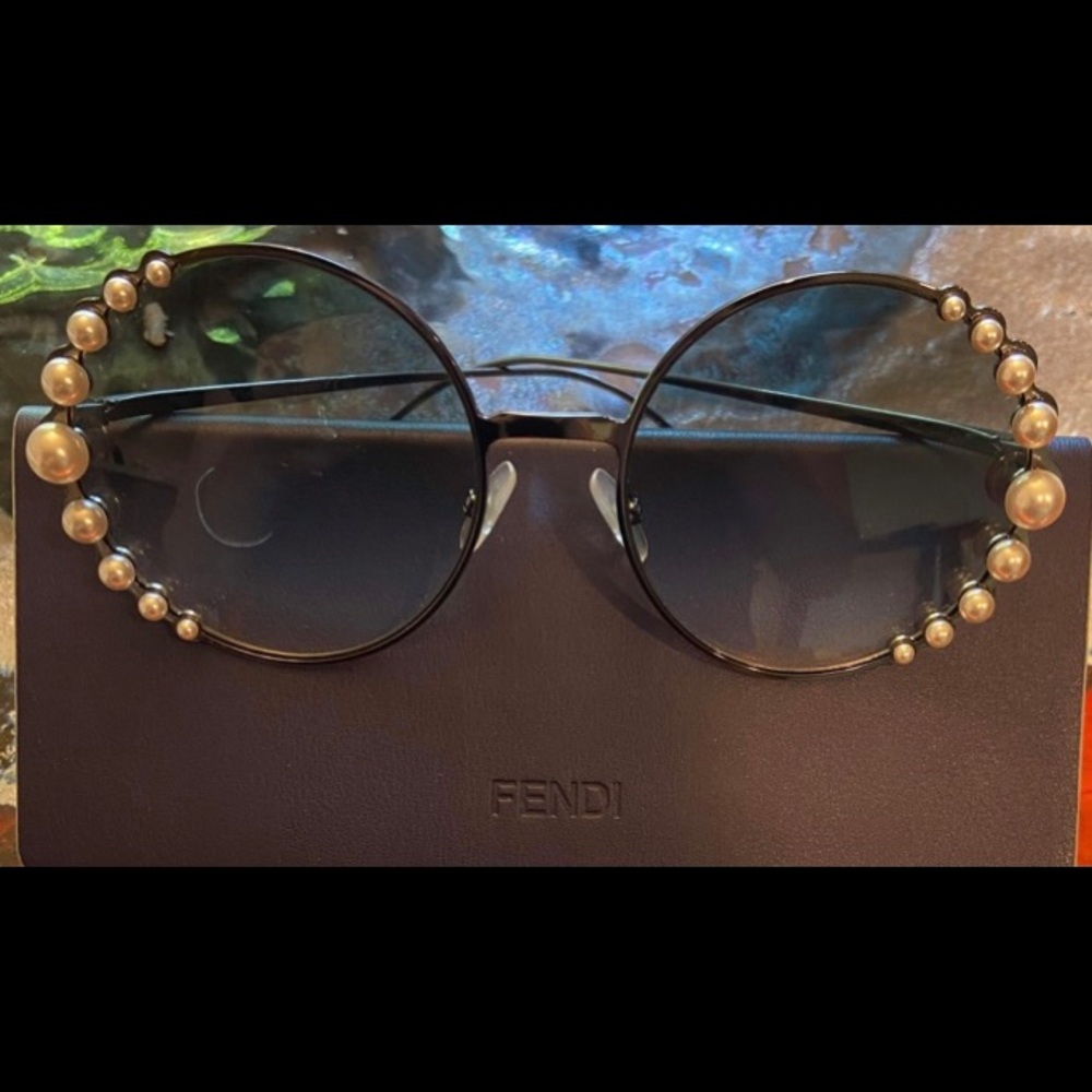 ❌❌SOLD❌❌Authentic Fendi Sunglasses